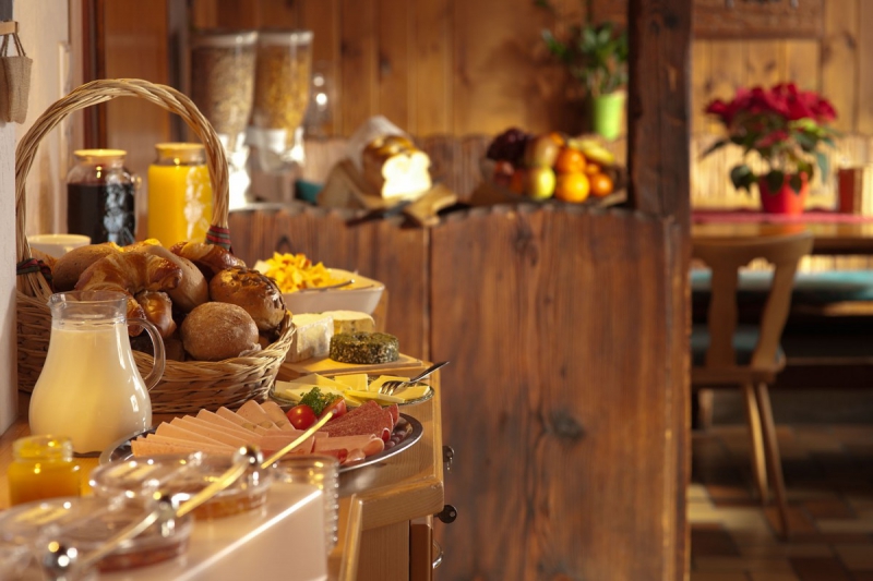 boulangerie-ROQUEFORT LES PINS-min_breakfast_buffet_food_restaurant_meal_hotel_plate_fresh-718745